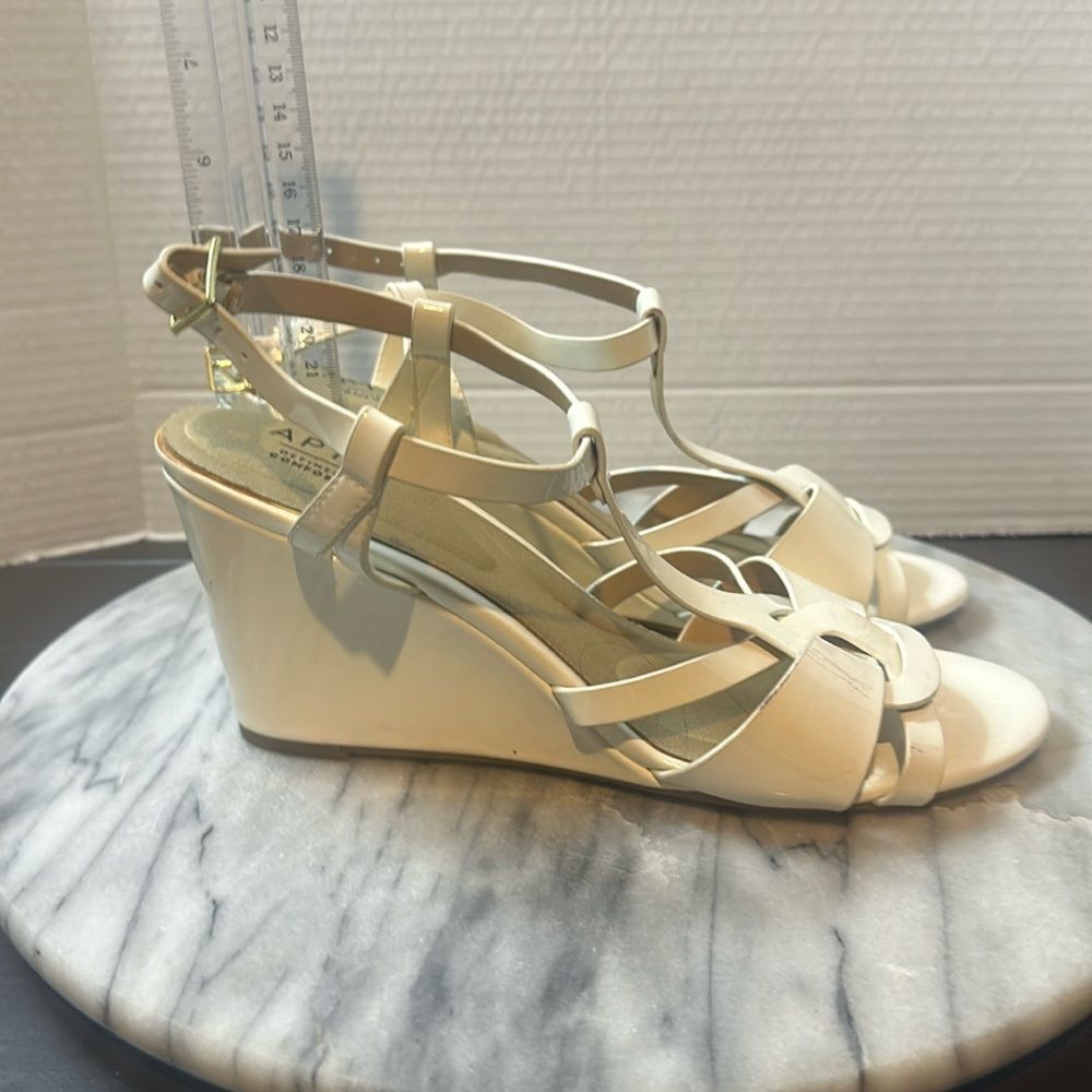 Apt 9 wedge sandel